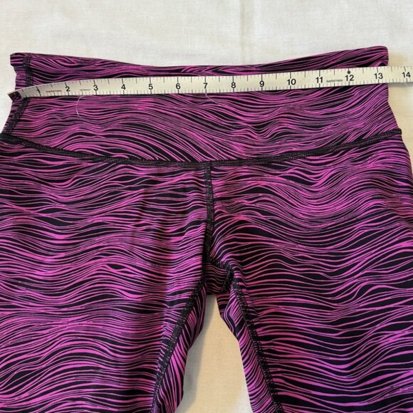 LULUMON WUNDER UNDER CROP LIFE LINES POLAR PINK/BLK SZ 6 YOGA LUXETREME FABRIC - Picture 4 of 5